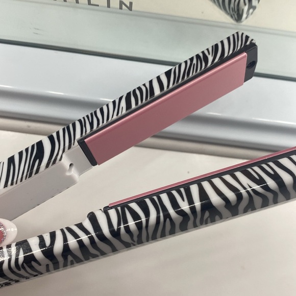 BRAND NEW NEVER USED hair straightener, - Picture 4 of 5